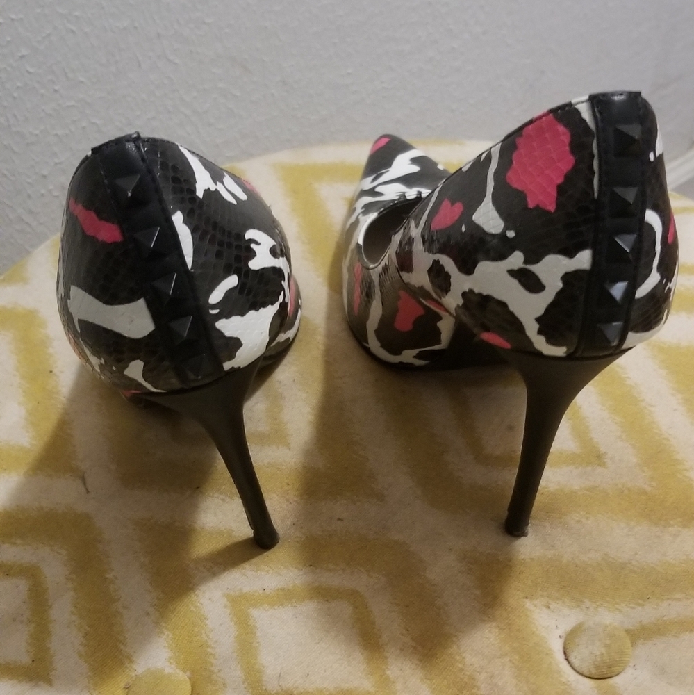 Heels - Picture 3 of 4
